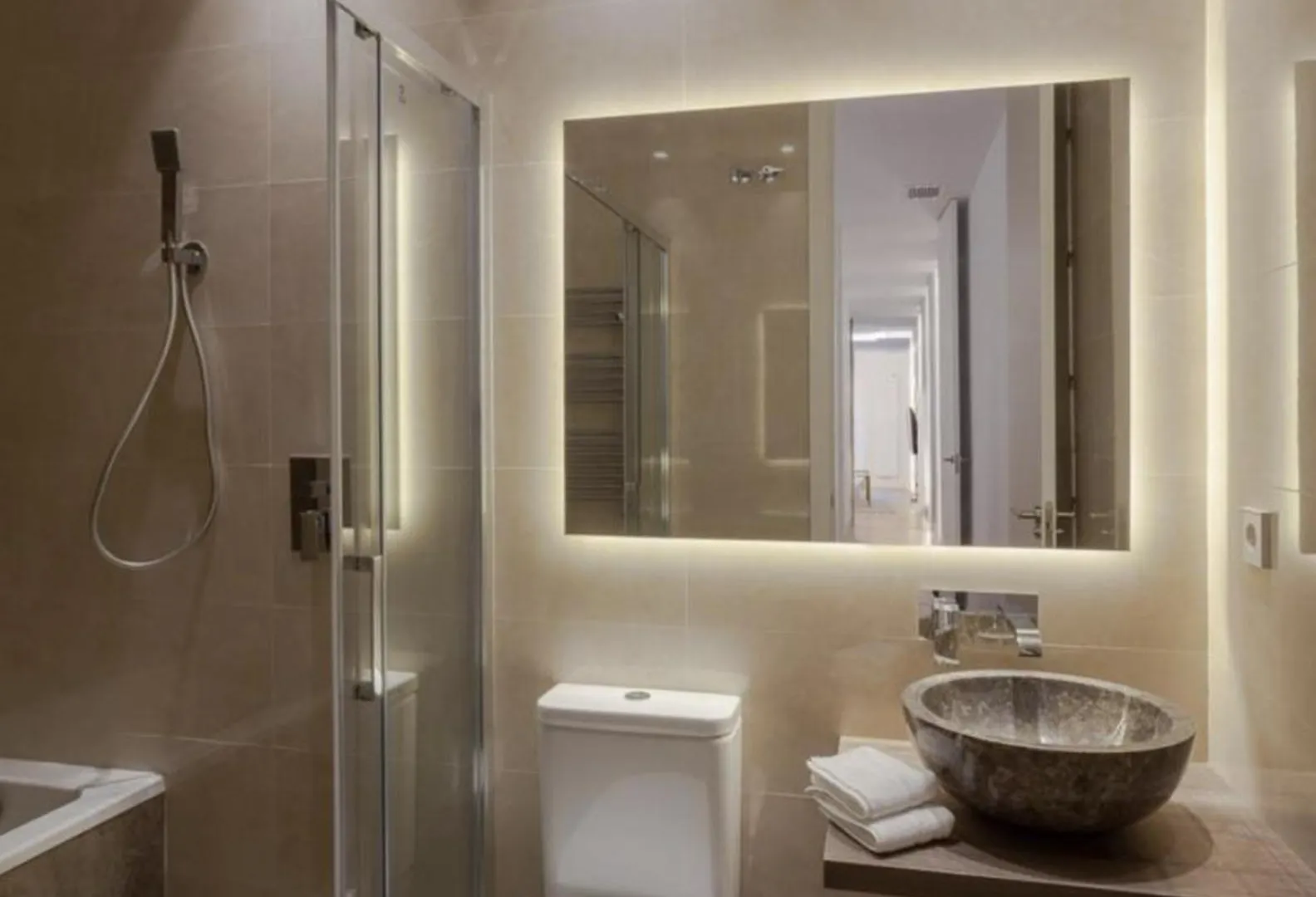 Elegant Retreat In City Center Apartment Rome