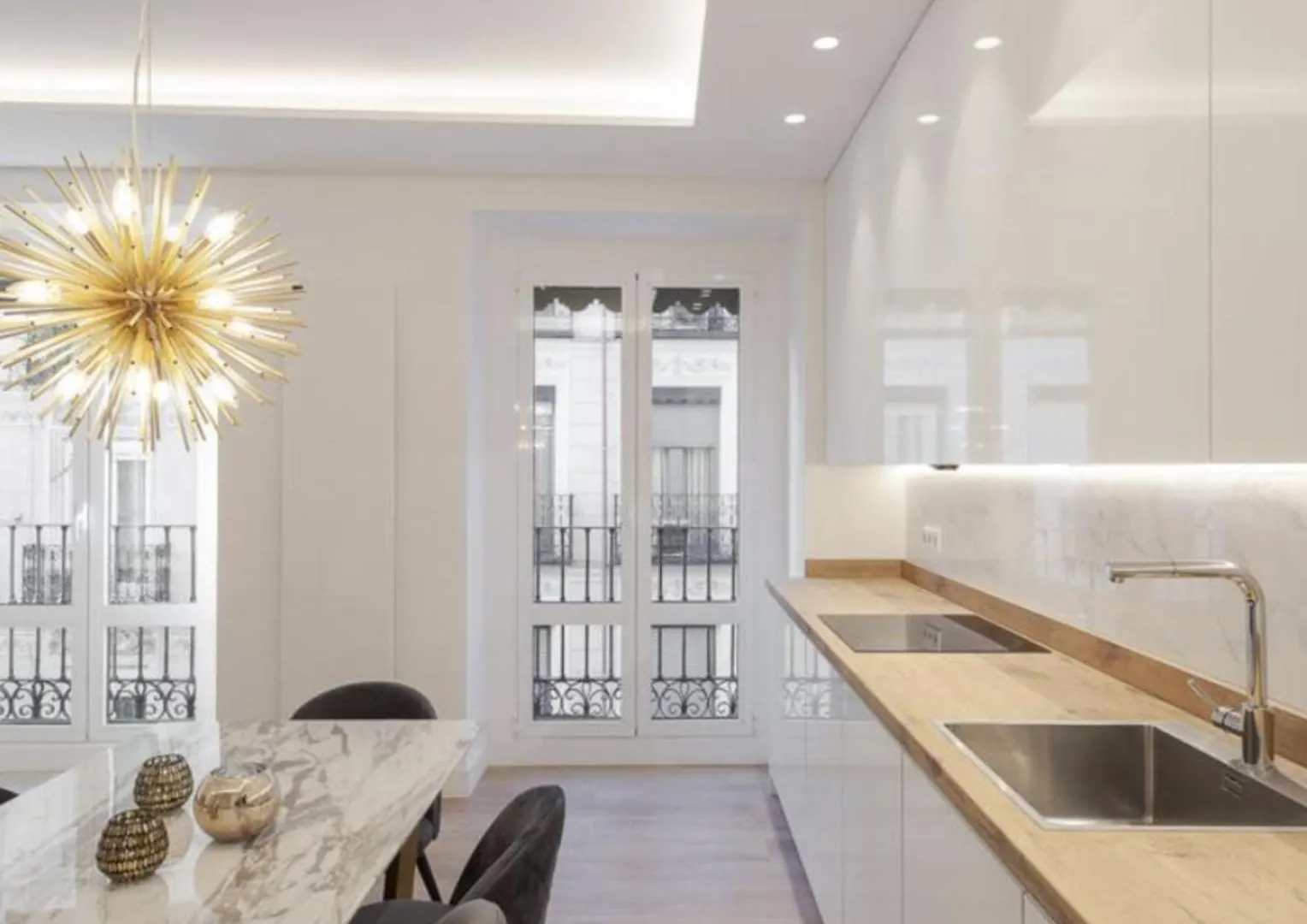 Elegant Retreat In City Center Apartment Rome