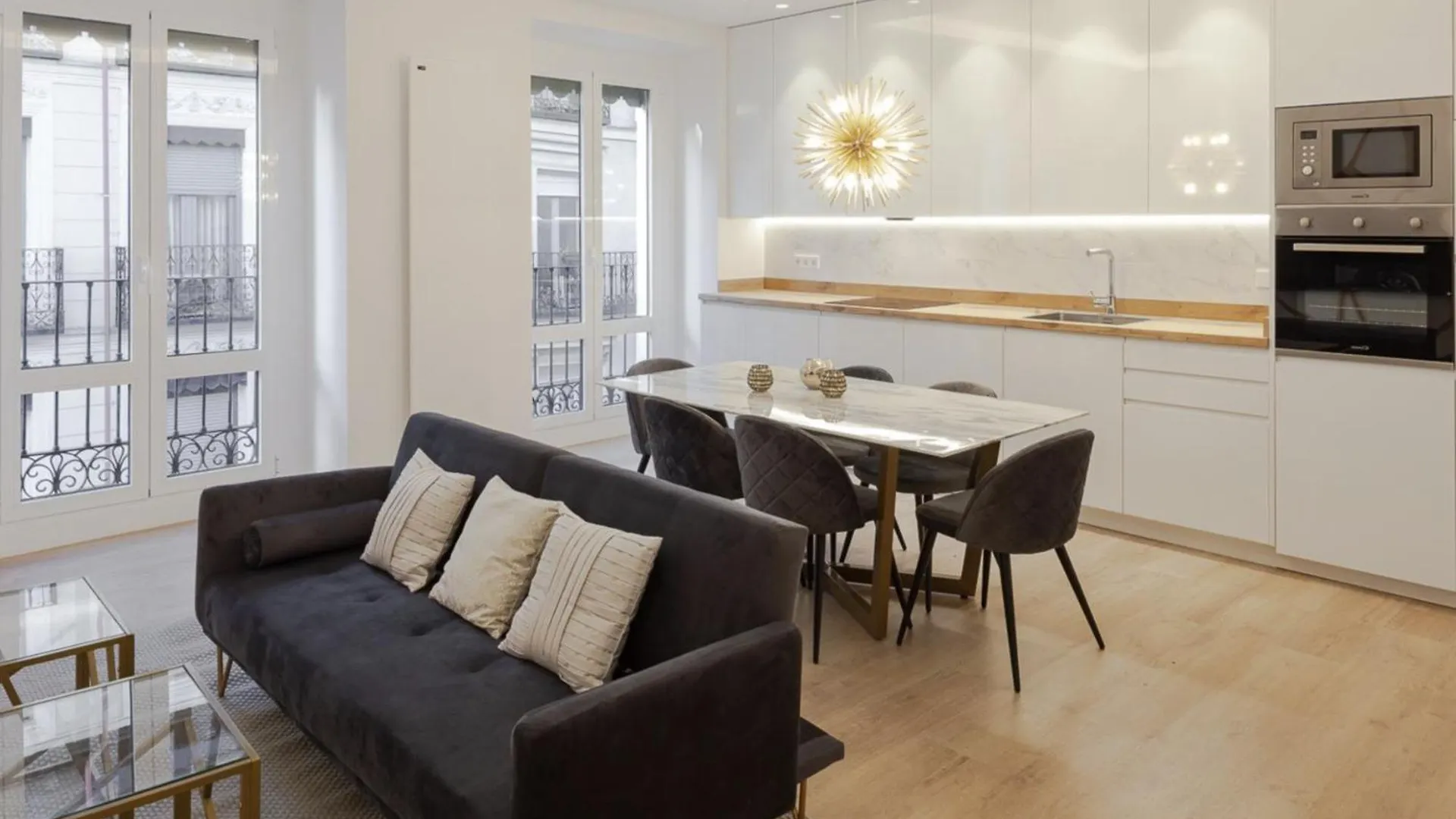 Elegant Retreat In City Center Apartment Rome