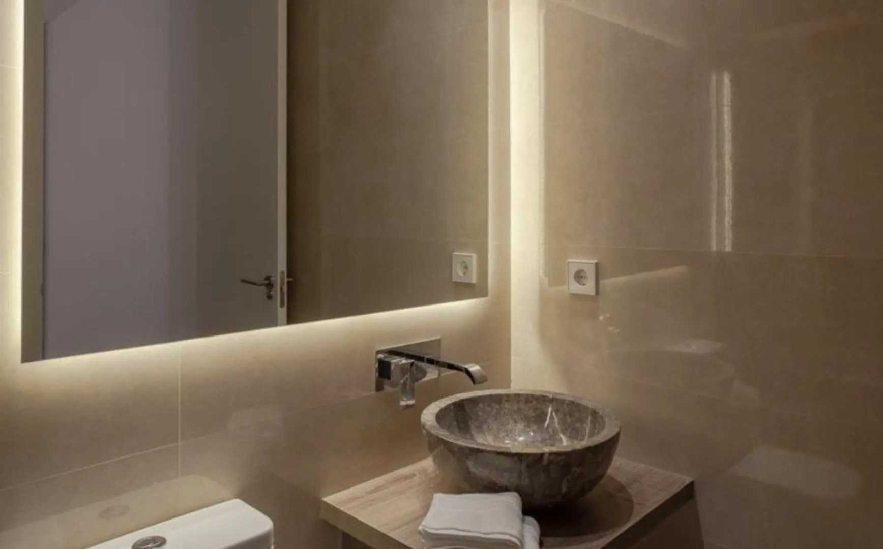 Elegant Retreat In City Center Apartment Rome